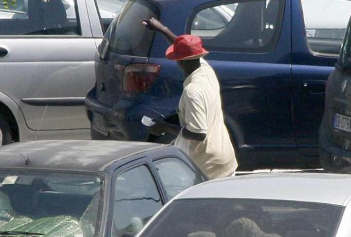IMMIGRAZIONE, Moriconi (Pd): “Donne e anziani ostaggi dei parcheggiatori extracomunitari”