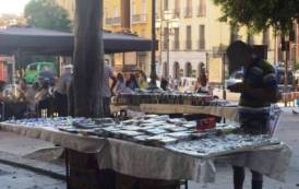 CAGLIARI, Multa per cinque ambulanti abusivi in piazza Yenne