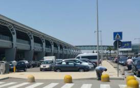 ELMAS, Tenta di imbarcarsi per Londra con passaporto greco rubato e falsificato: arrestato 41enne albanese