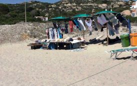 GALLURA, Le spiagge trasformate in un bazar del commercio abusivo