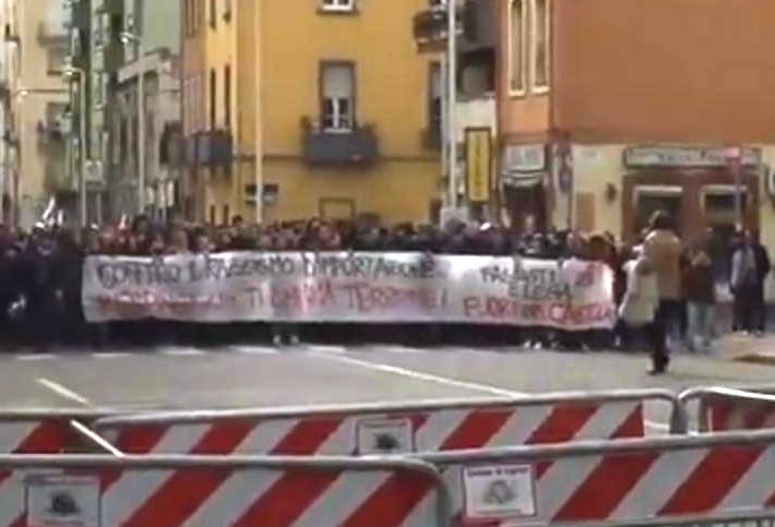 CAGLIARI, Salvini accolto in città dalla manifestazione degli ‘antagonisti’. Deidda (FdI) contro Ghirra (Sel): “Parole irresponsabili”
