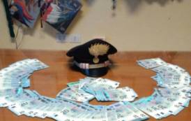 CAGLIARI, Era sbarcato nel Sulcis col barchino, trovato in possesso di 250 banconote false: arrestato 21enne algerino