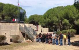 SASSARI, CasaPound issa il tricolore sul monumento alla Brigata Sassari