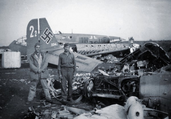 Aeroporto di Villacidro, autunno 1943. Relitti di velivoli tedeschi abbandonati