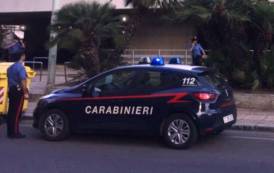CAGLIARI, Cerca di sfuggire al controllo e con scooter urta auto dei Carabinieri: arrestato pregiudicato 18enne