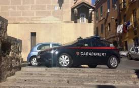 CAGLIARI, Passeggiava nel quartiere Marina con una mannaia di oltre 30 cm: arrestato 37enne senegalese, regolare