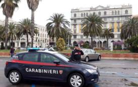 CAGLIARI, Spacciava hashish in via Roma: arrestato pregiudicato gambiano, richiedente asilo