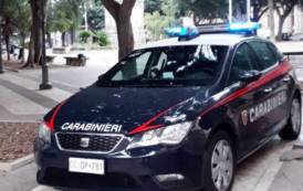 CAGLIARI, Spacciava hashish in piazza del Carmine, poi si scaglia contro i carabinieri: arrestato 19enne pregiudicato del Gambia