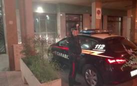 CAGLIARI, Tenta furto a casa di un’anziana, ma cade dal terzo piano: 22enne ricoverato in gravi condizioni