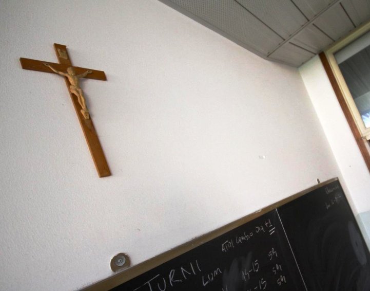 OLBIA, Carzedda (FI): “Un crocifisso in ogni aula, un presepe in ogni scuola della nostra Città”
