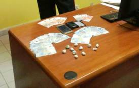 ASSEMINI, Fermato con centinaia di euro e dosi di marijuana: arrestato spacciatore minorenne