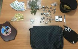 CAGLIARI, Scoperto nel quartiere Sant’Elia con hashish, marijuana e cocaina: arrestato 19enne