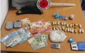 SASSARI, A casa con 21 ovuli termosaldati pieni di droga, 400 grammi tra eroina e cocaina: arrestati due giovani nigeriani