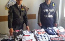 CAGLIARI, Sequestrati al Porto 330 capi di abbigliamento contraffatti: denunciati 2 rumeni sbarcati da Napoli