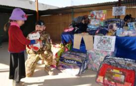 AFGHANISTAN, Brigata Sassari porta solidarietà della Sardegna con materiale per infanzia e sanitario, alimenti e giocattoli