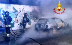 QUARTUCCIU, In fiamme un’auto in via Oliena (VIDEO)