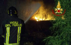 SAN VITO, Incendio a San Priamo che ha minacciato le abitazioni (IMMAGINI)