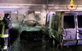 CAGLIARI, Incendio notturno a Sant’Elia: coinvolte cinque auto