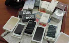 CAPOTERRA, Davanti a centro commerciale vendevano iphone contraffatti: denunciate due persone