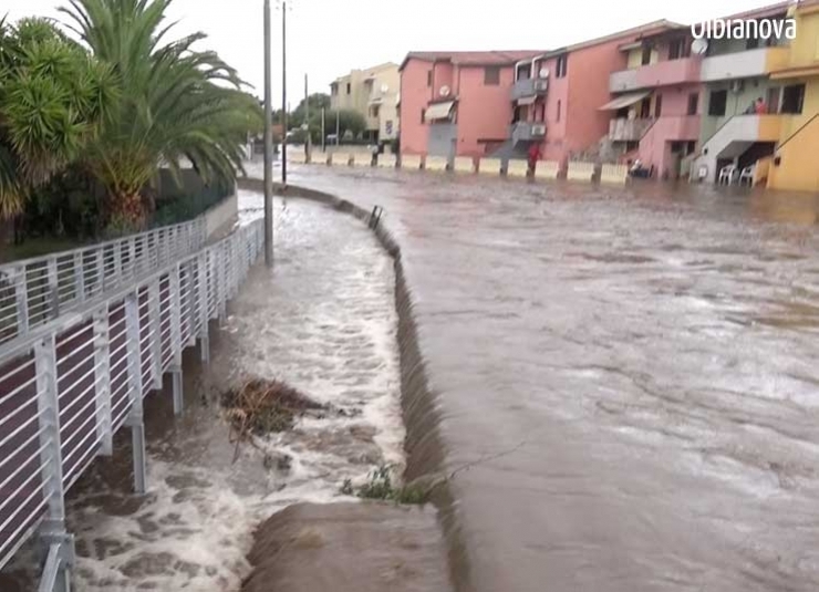 MALTEMPO, Il rio Seligheddu ad Olbia rompe gli argini: si ripresenta la paura dell’alluvione (VIDEO)