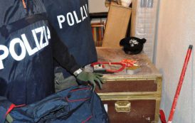 CAGLIARI, Armi e detonatori in casa, oltre ad una divisa da carabiniere: arrestato un 47enne