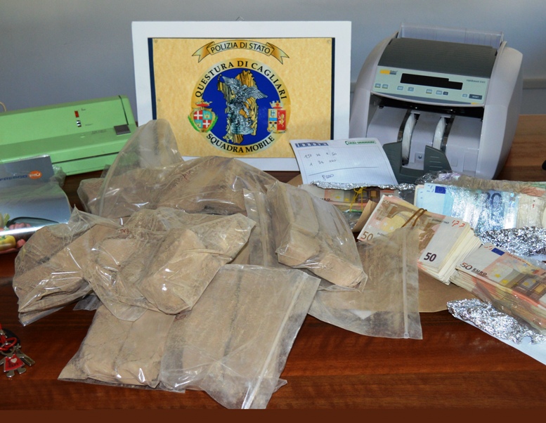 MONSERRATO, Arrestato un uomo in possesso di 4,5 kg di eroina, sequestrati circa 50.000 euro