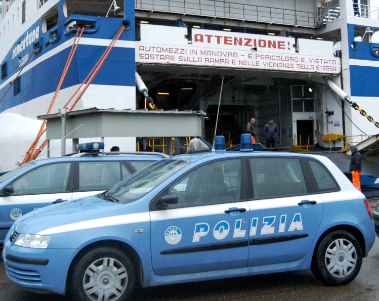 IMMIGRAZIONE, Agati (Sap): “Polizia non riesce più a gestire situazione”. Fratelli d’Italia: “Servono più uomini e mezzi”