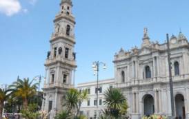 POMPEI, Algerino espulso a Cagliari si lancia in auto contro le fioriere che proteggono il Santuario della Madonna