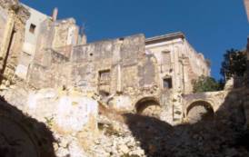 Cagliari attende che vengano eliminate le ‘rovine di guerra’ che deturpano il centro storico (Emilio Belli)