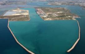 I sogni infranti della città di Cagliari e del suo porto industriale (Nicola Silenti)