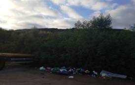 SASSARI, Deposito di rifiuti a cielo aperto nella zona industriale di Predda Niedda