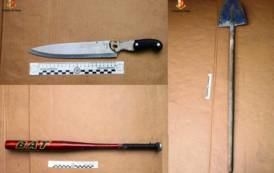 ORISTANO, Lite con mazza, coltello e badile: arrestati due vicini di casa