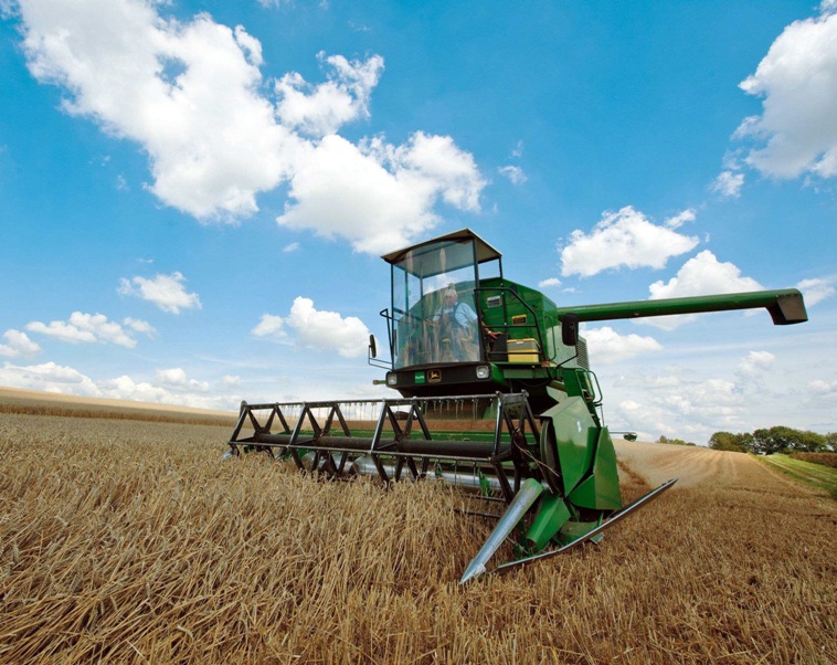AGRICOLTURA, Il Parlamento approva l’Imu per i terreni agricoli e l’opposizione insorge unanime: “Vogliono distruggere l’agricoltura”
