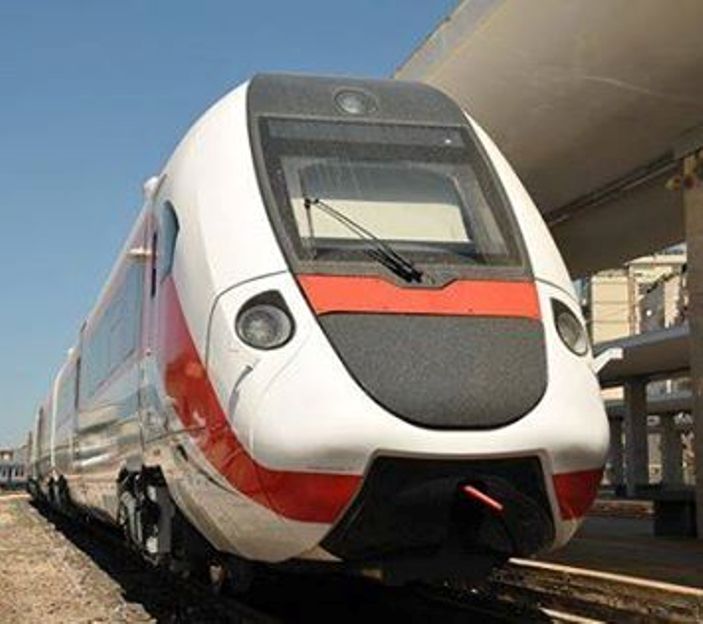 TRASPORTI, Per il Fatto quotidiano Sardegna ‘caso limite’: “In giro per il Mondo a comprarsi treno più veloce e si è messa nei guai”