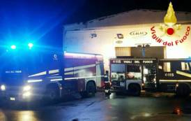 ASSEMINI, Incendio doloso nel capannone di un’azienda: un furgone distrutto, cinque danneggiati