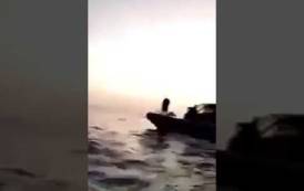 IMMIGRAZIONE, In un VIDEO alcuni ‘harraga’ sul barchino convincono la Guardia costiera algerina a fargli continuare il viaggio